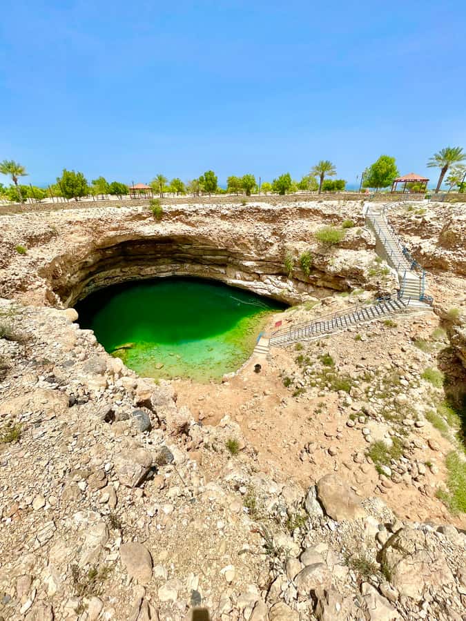 Muscat : Private trip to Wadi Shab + sinkhole - The boat crossing and the optional local escort