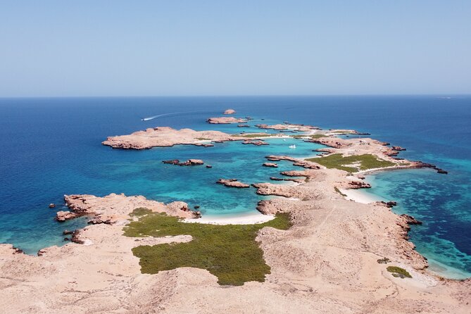 Muscat Snorkeling Trip to Daymaniyat Islands with BBQ lunch - Starting at MolaMola in Al Mouj Marina