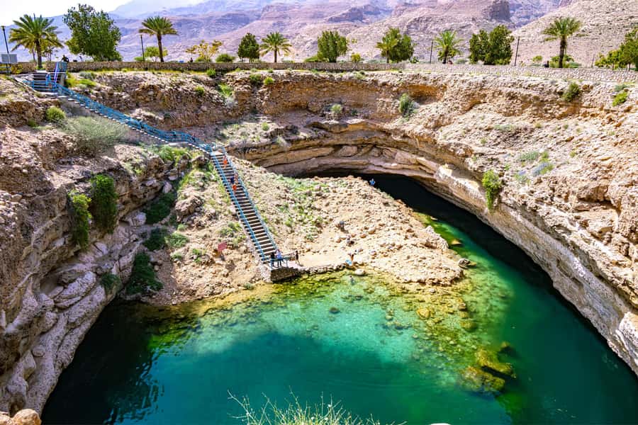 Muscat: Southern Treasures & Wadi Shab Tour with Audio Guide - Leaving Muscat and crossing the coast