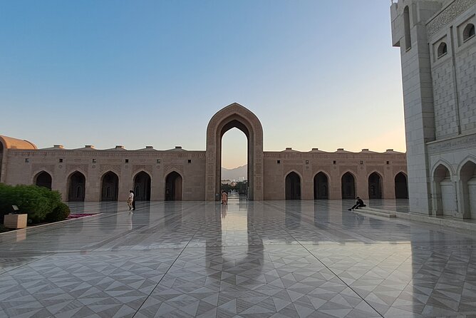 Muscat Tour Half Day - Bait Al Zubair and Omani heritage