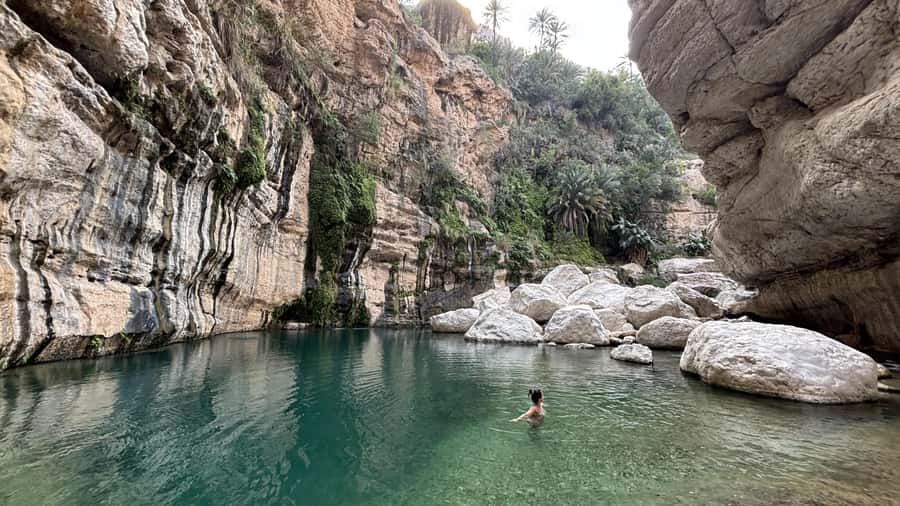 Muscat: Wadi Mibam Private Full Day Tour by 4x4 car - Reaching the pools at Wadi Mibam