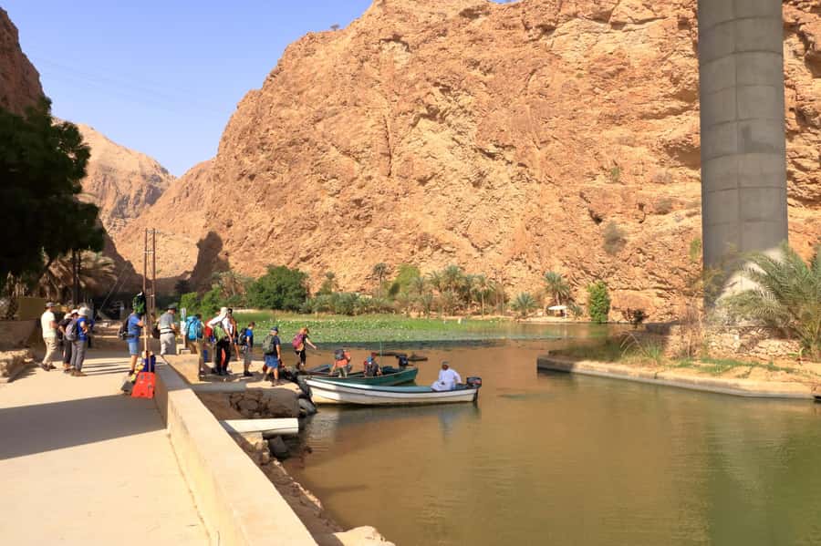 Muscat: Wadi Shab and Bimmah Sinkhole Full-Day Tour - A nine-hour day with a clear rhythm