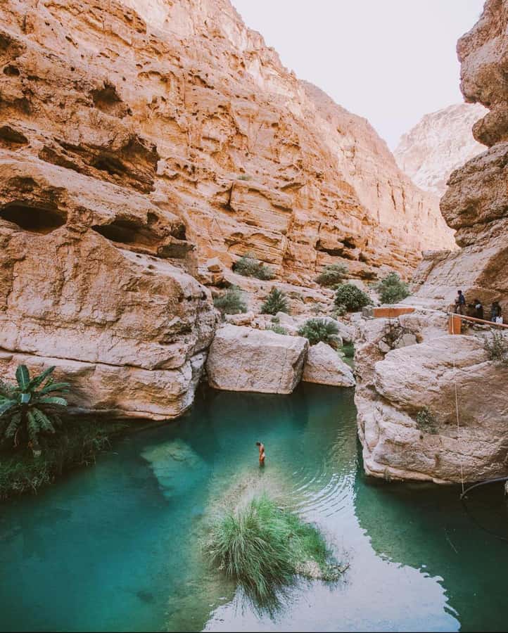 Muscat: Wadi Shab & Bimmah Sinkhole Tour with Pickup & Lunch - Key points at a glance