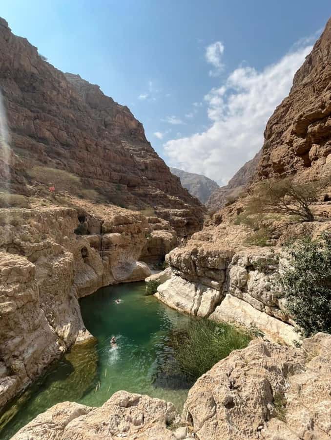 Muscat: Wadi Shab & Bimmah Sinkhole Tour with Pickup & Lunch - Walking into the wadi