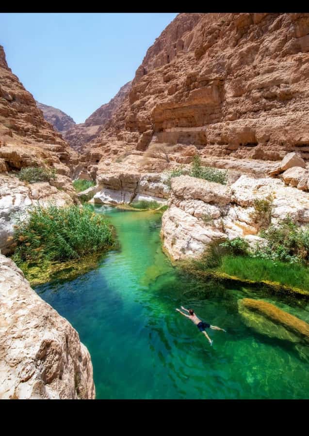 Muscat: Wadi Shab & Bimmah Sinkhole Tour with Pickup & Lunch - Swimming through the cave section
