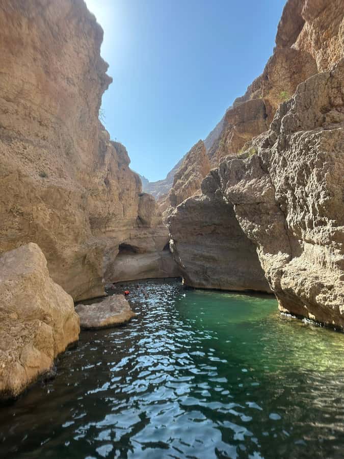 Muscat: Wadi Shab & Bimmah Sinkhole Tour with Pickup & Lunch - Lunch and the break between sights