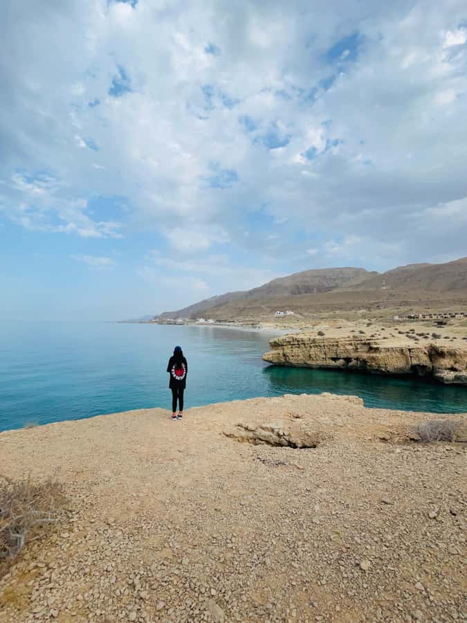 Muscat: Wadi Shab, Romantic Cave and Sinkhole Full-day Trip - The guides make or break the day
