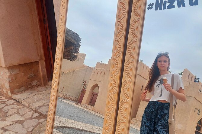 Nizwa and Green Mountain Group Full day tour - Lunch, transport, and the small-group question