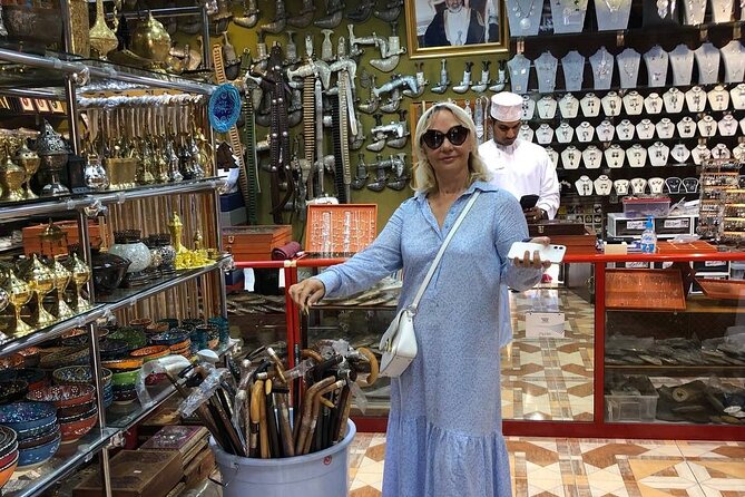 Nizwa and Oman's Grand Canyon: Full-Day Adventure - Lunch, tea, and the human side of the tour