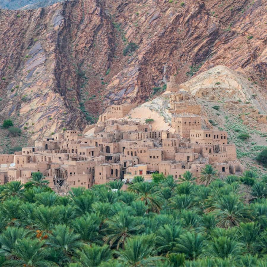 Nizwa Heritage & Culture Full Day Tour with Audio Guiding - Jabreen Castle and its decorated rooms