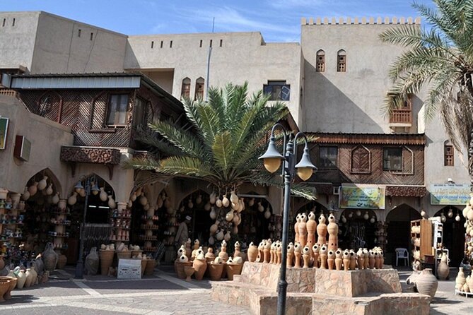 Nizwa & Jabel Akhder (Sharing) - Guides, vehicles, and the shared-tour rhythm