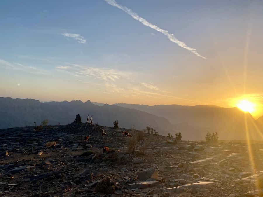 Nizwa: Jebel Shams Balcony Walk and Via Ferrata Adventure - The Balcony Walk and its canyon views