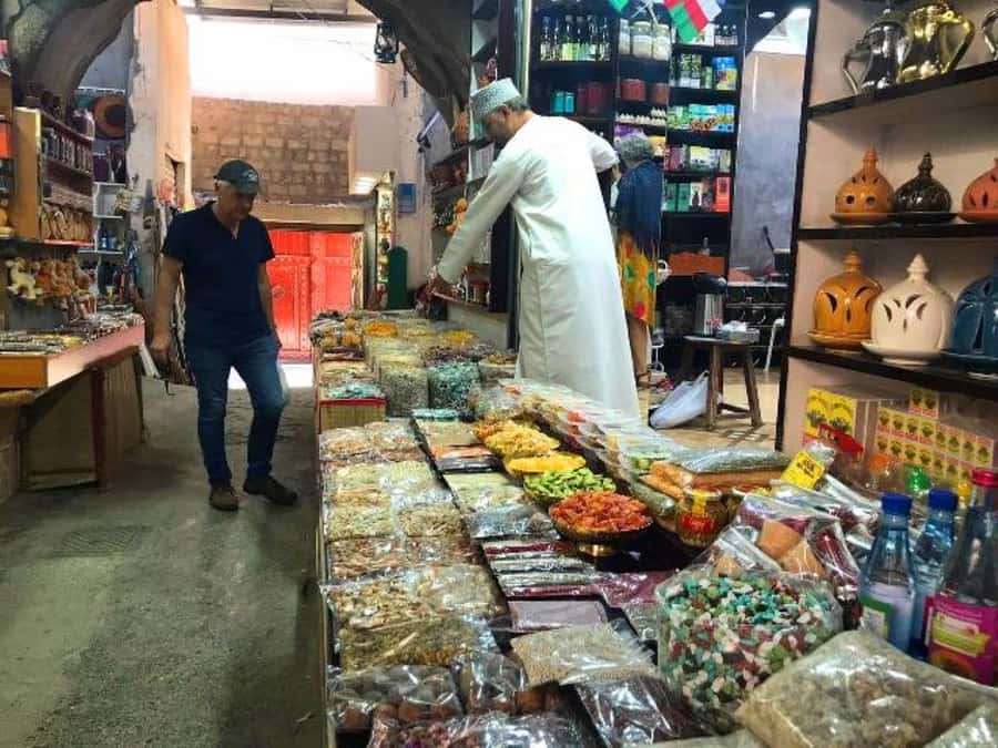 Nizwa Market, Nizwa Fort, Misfat Al Abriyeen, Jabal Shams - The guide can shape the day
