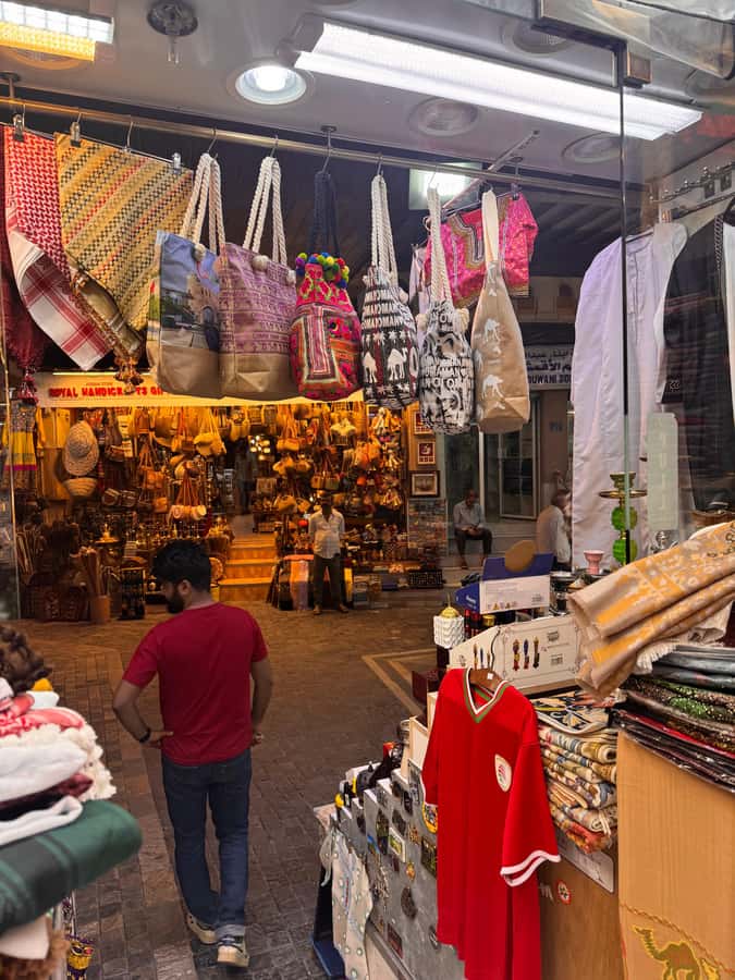 Oman:Group Muscat City Tour With Pick Up & Free Lunch/Dinner - Mutrah Fish Market and everyday Muscat