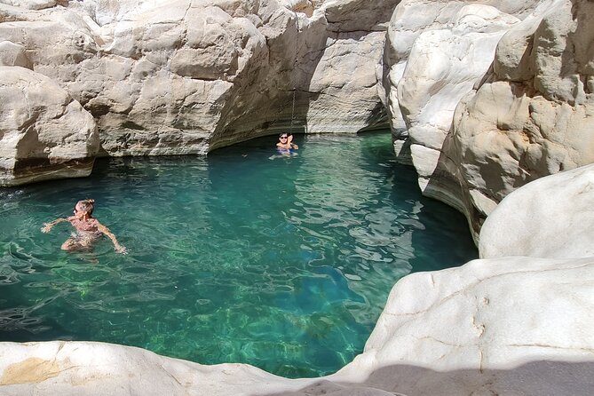 Oman Highlights: Wahiba Sands Desert & Wadi Bani Khalid Tour - Why the private format changes the experience
