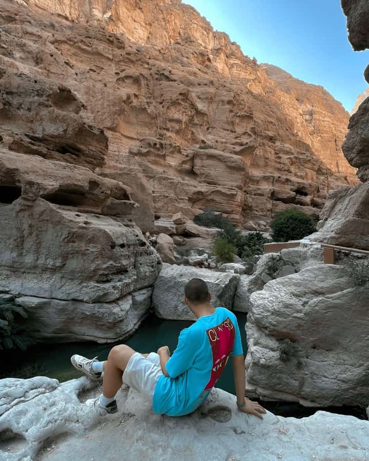 Oman’s Hidden Gems: Wadi Shab & Bimmah Sinkhole - Transport, timing, and group size