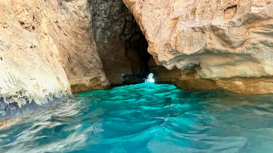 Oman’s Hidden Gems: Wadi Shab & Bimmah Sinkhole - Who should book this outing
