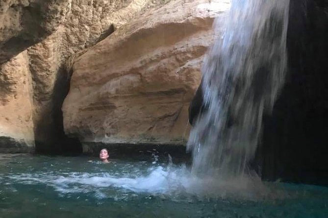 Private Day Trip to Wadi Shab & Bimmah Sinkhole Price Up To 5 Persons - Who gets the best value from this tour