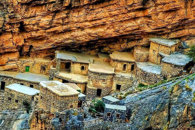 Private Full-Day Jebel Akhdar-Al Suwjara Village Tour - Birkat Al Mouz: ruins at the foot of the mountain