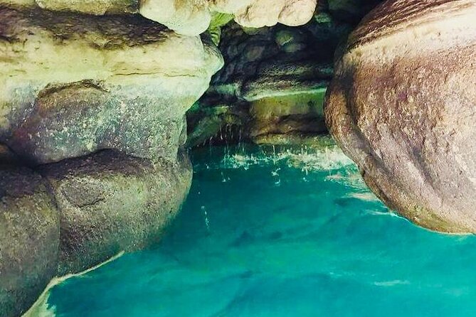 Private Full-Day Wadi Shab and Bimmah Sinkhole Tour - What the private 4WD adds