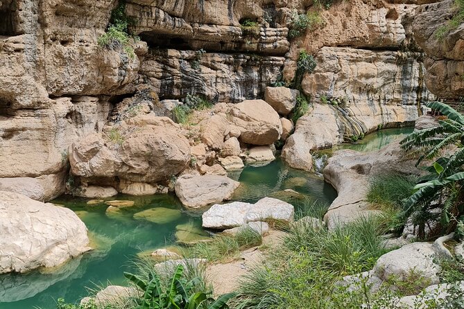 Private Full-Day Wadi Tiwi and Bimmah Sinkhole Tour from Muscat - Timing, food, and what to pack