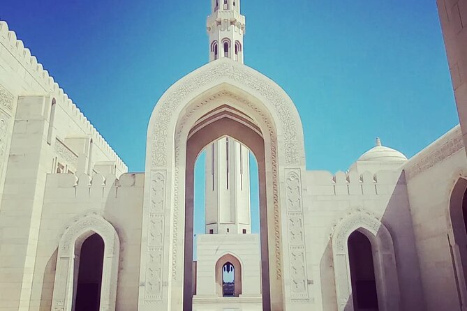 Private Half-day Tour in Muscat - Sultan Qaboos Grand Mosque: start with Muscat’s grandest interior