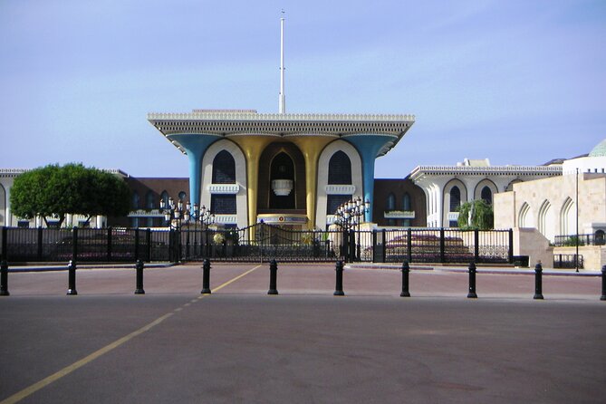 Private Muscat City Sightseeing Tour - A Fascinating Capital - Al Alam Palace and the two Portuguese forts