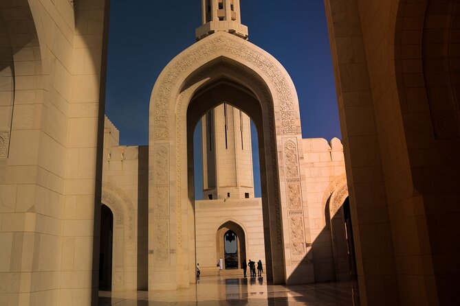 Private Transfer: To and From Muscat Airport - How the $50 group price works