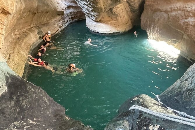 Private Wadi Shab - Bimmah Sinkhole - White Sand Beach - Full Day Tour - The walk into the canyon