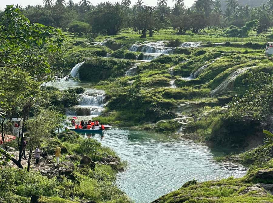 Salalah: Wadi Derbat, Jabal Samhan, & Sinkhole Private Tour - Taqah Castle brings the first taste of local history