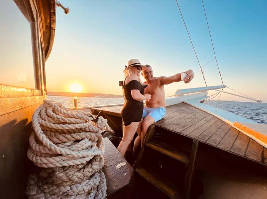 Sunset Dhow Cruise - Kahwa, dates, and the feel of the dhow