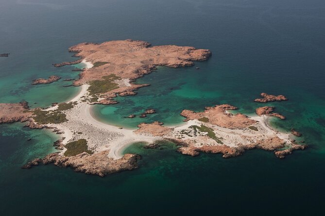 The Jewel of Muscat Sea, Daymaniyat Islands - Food, shade, and comfort onboard