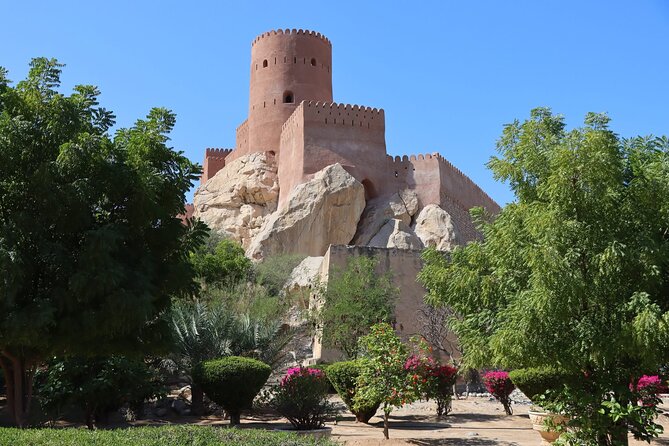 Tour Shahad 4 Days-3 Nights, Oman Tours Package - Day two: Nizwa’s fort and souq, then the desert