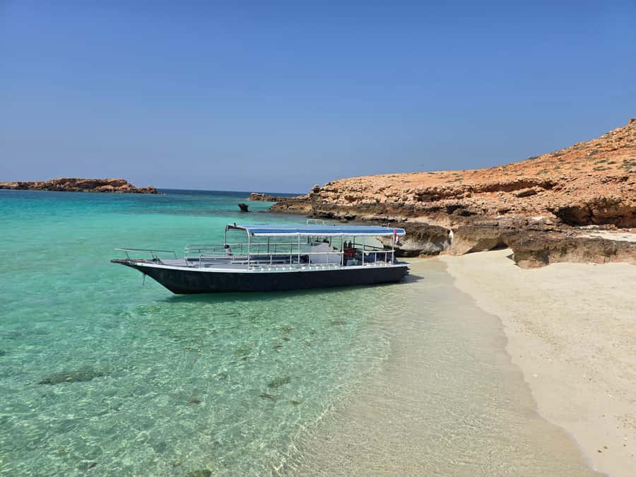 Try scuba Diving Tours To Daymaniyat Islands. - A shaded boat and a practical midday break