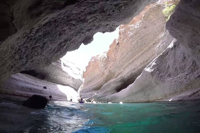 Wadi Shab and Bimmah Sinkhole 4X4 (Private Tour ) - What the private 4x4 format changes