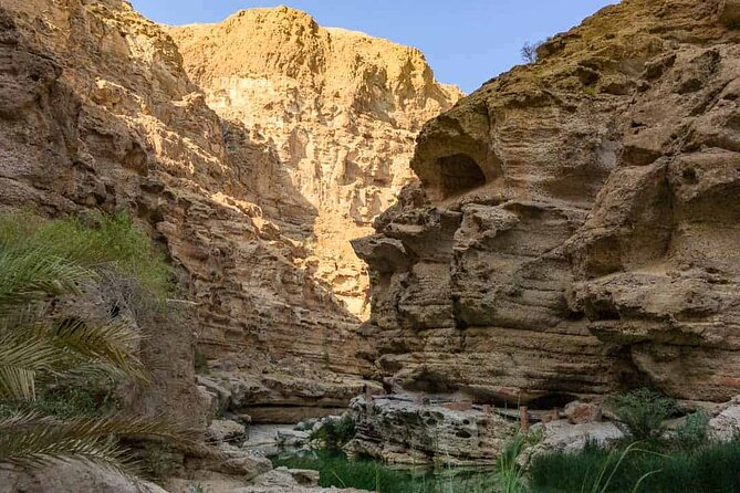 Wadi Shab Coastal Trekking - The narrow cave and waterfall