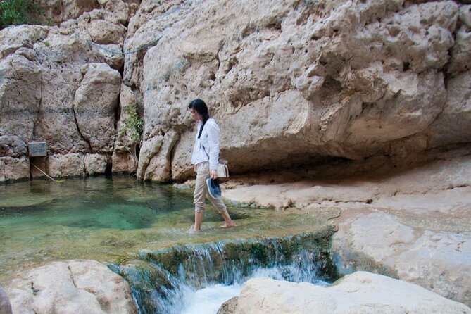 Wadi Shab Coastal Trekking - What the guide adds