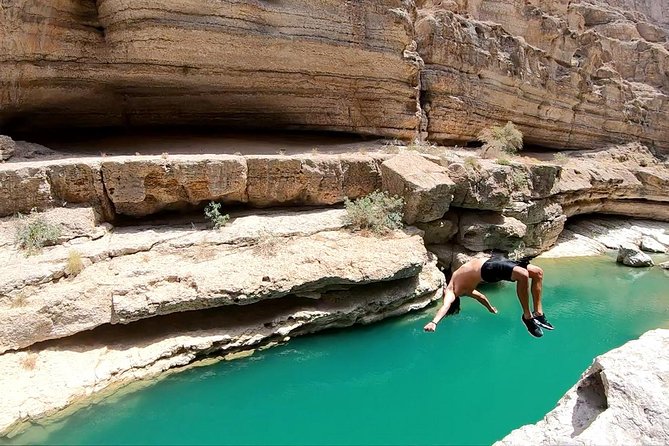 Wadi Shab full day tour - Wadi Shab begins with a walk, not a bus drop-off
