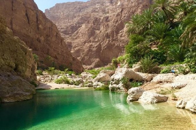 Wadi Shab full day tour (Muscat tours):Oman Shore excursions - The road south from Muscat sets the tone