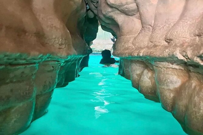 WADI SHAB - Muscat, Oman - Who will get the most from this tour