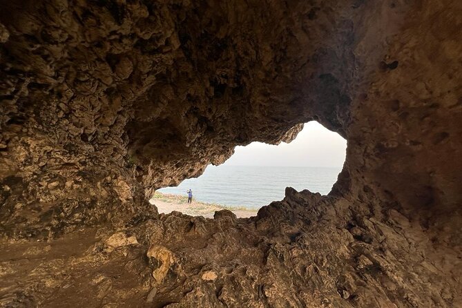 West Salalah Tour - Caribbean of Orient - Fazayah Beach with City - The rough road down to Fazayah Beach